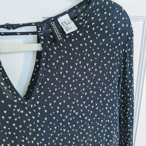 Divided (H&M) hearts top - Picture 1 of 3